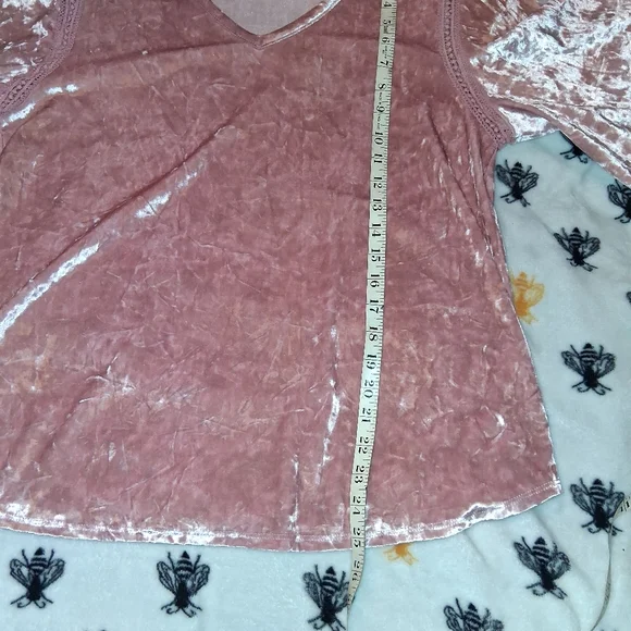 Chic Velvet Women's Blouse in Rose by Westport 1962 - Picture 7 of 8